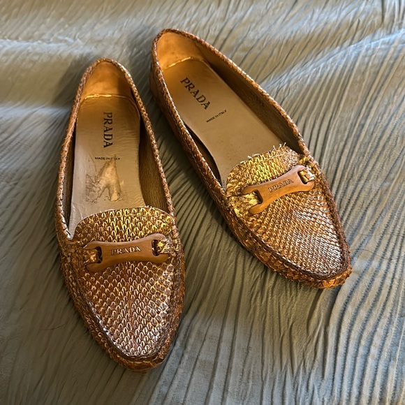 Prada flata - Picture 1 of 7